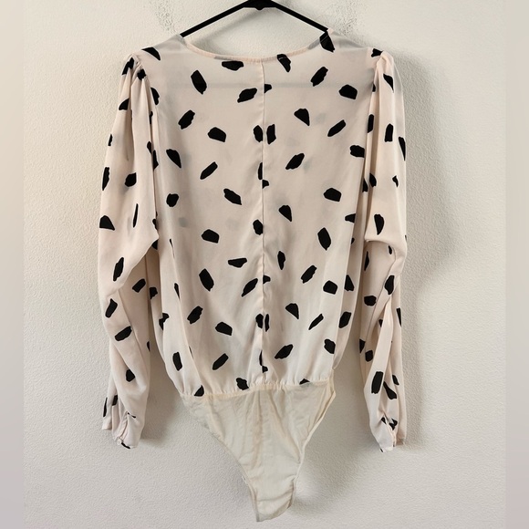ASTR the Label Ivory Cream Black Spots Long Sleeve Surplice Bodysuit Small - Picture 8 of 16